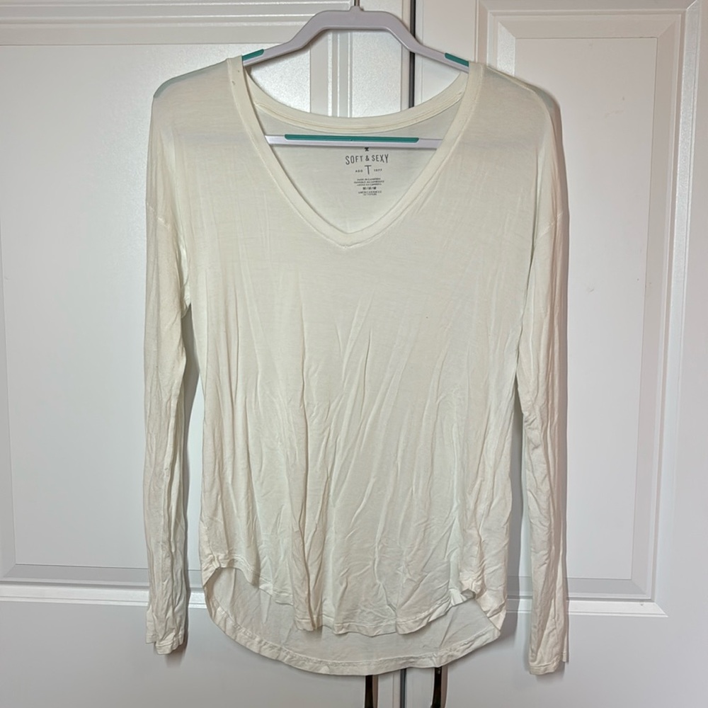 AEO White V-neck (M)